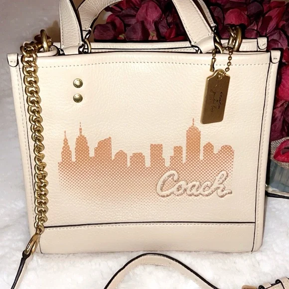 [Coach X Jennifer Lopez] デンプシー トート 22 Nyc Skyline Coach X Jennifer Lopez Dempsey Tote 22 With Nyc Skyline